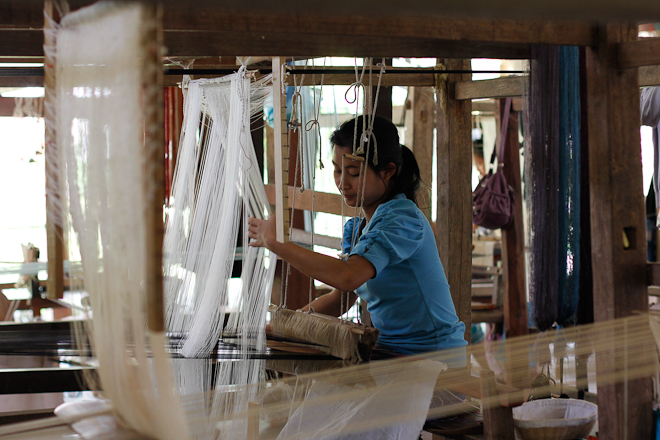 L’Oriente incontra l’Occidente: l’impresa raffinata di due donne a sostegno dell’artigianato locale